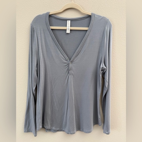 Athleta Tops - Athleta Light Gray V-Neck Long Sleeve Blouse
